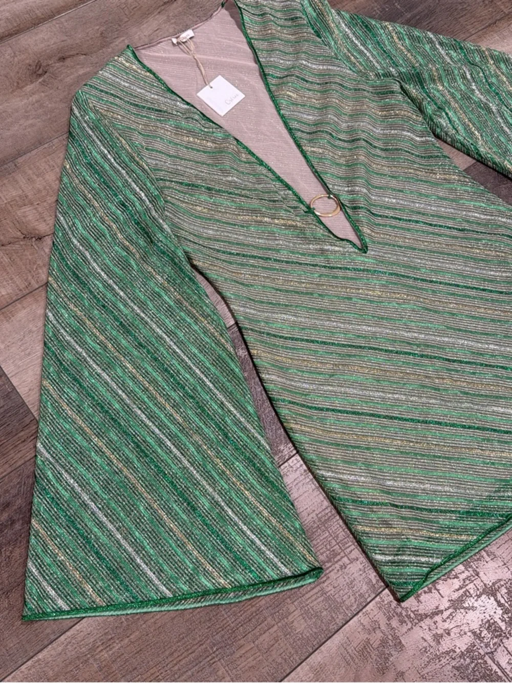 Oseree shiny striped kaftan mini dress with ring detail in green - Picture 3 of 7